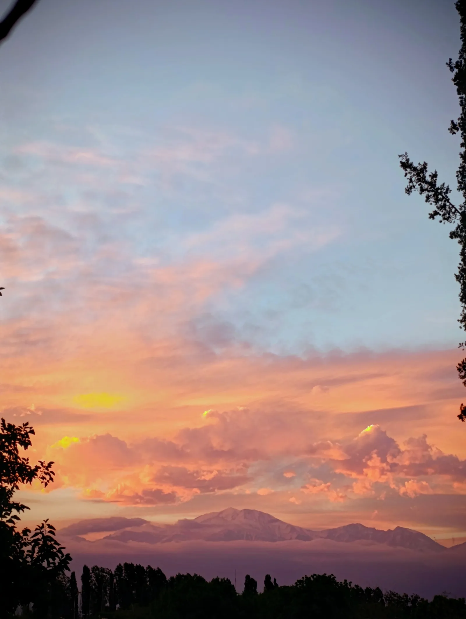 Atardecer sobre la cordillera